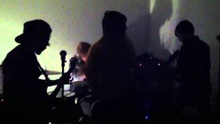 Hold Ups Throw Out Ya Robots Live