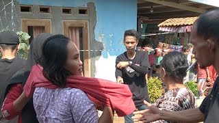 Download Lagu Lomba agustusan Ibu Ibu Ganti Baju Sambil Lari MP3 Download Lagu Lomba agustusan Ibu Ibu Ganti Baju Sambil Lari MP3