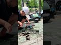 歩道に突き出た危険な鉄パイプを取り除く男性… #思いやり #歩道の安全 #身近な優しさ #人助け #地域の安全