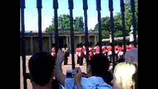 Changing of the Guard- Buckingham Palast London