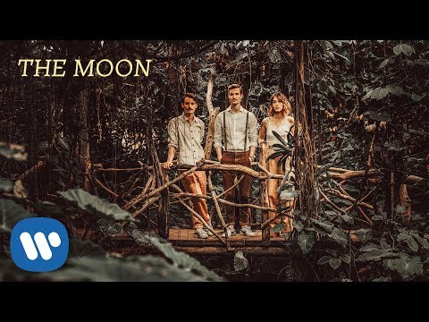 在 YouTube 上觀看「Crying Day Care Choir - The Moon (Official Audio)」