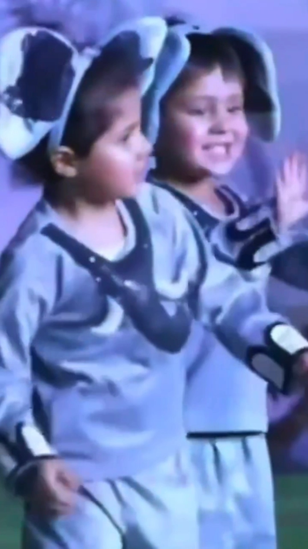 Kareena Kapoor seen CHEERING hard for son Jeh at his Annual function program ?? #kareenakapoorkhan