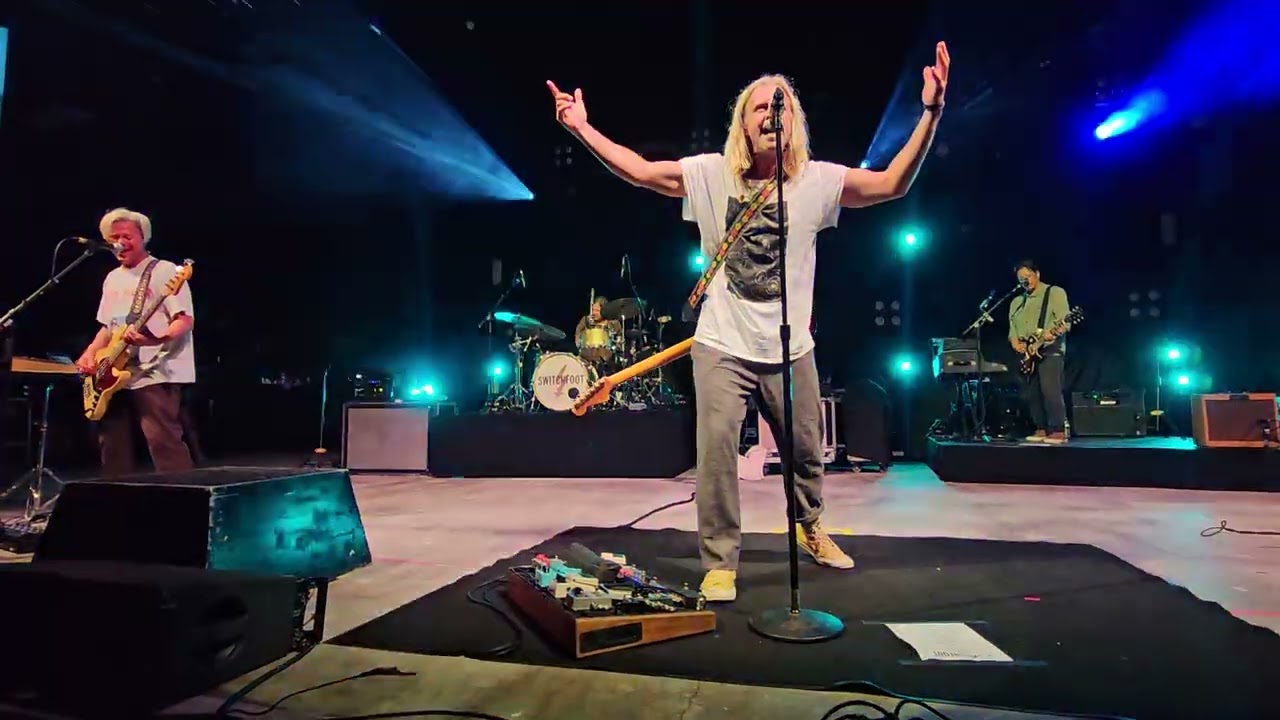 "Hello Hurricane" - Switchfoot - Pompano Beach Amphitheatre, FL - August 4, 2024 bekijken op YouTube "Hello Hurricane" - Switchfoot - Pompano Beach Amphitheatre, FL - August 4, 2024 bekijken op YouTube