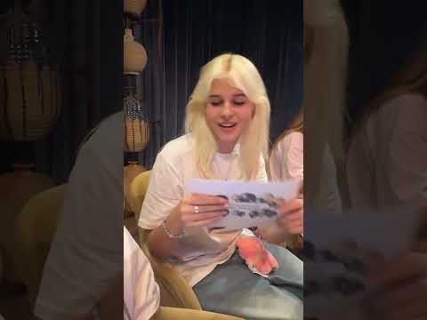 Что за секретный подарок 🎁‼️ #tiktok #юмор #блогер #а4 #прикол #love #врек #топ #подпишись #тикток
