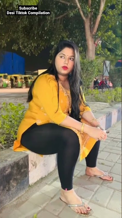 Hottest Big Thighs Showing Tights Leggings TikTok Aunty Moti Legs Show Motay Pat Bhabhi #hotlegs