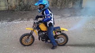 J'OFFRE SA PREMIÈRE MOTO CROSS A MON PETIT FRÈRE POUR SON ANNIVERSAIRE J'OFFRE SA PREMIÈRE MOTO CROSS A MON PETIT FRÈRE POUR SON ANNIVERSAIRE