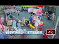 側柱沒立穩…機車撞倒瓦斯桶　台南鍋燒麵攤狂燒