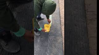 Costura de pasto sintético en cancha.