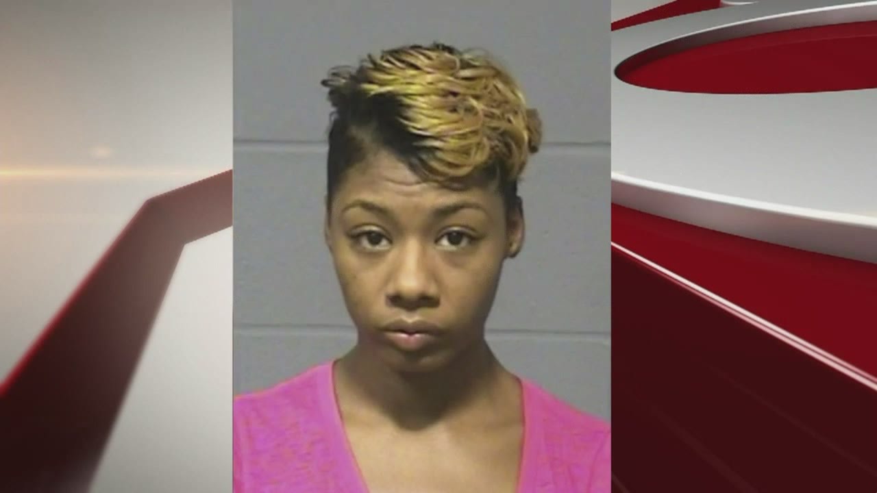 Mom charged with leaving 4-year-old home alone - YouTube
