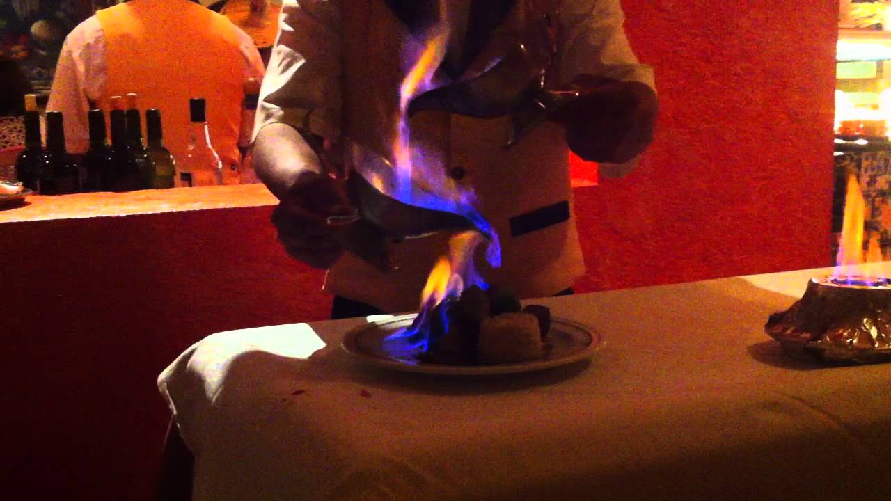 Brochetas de cerdo flameadas con tequila
