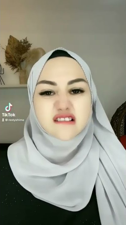 Jilbab ngemut pisang