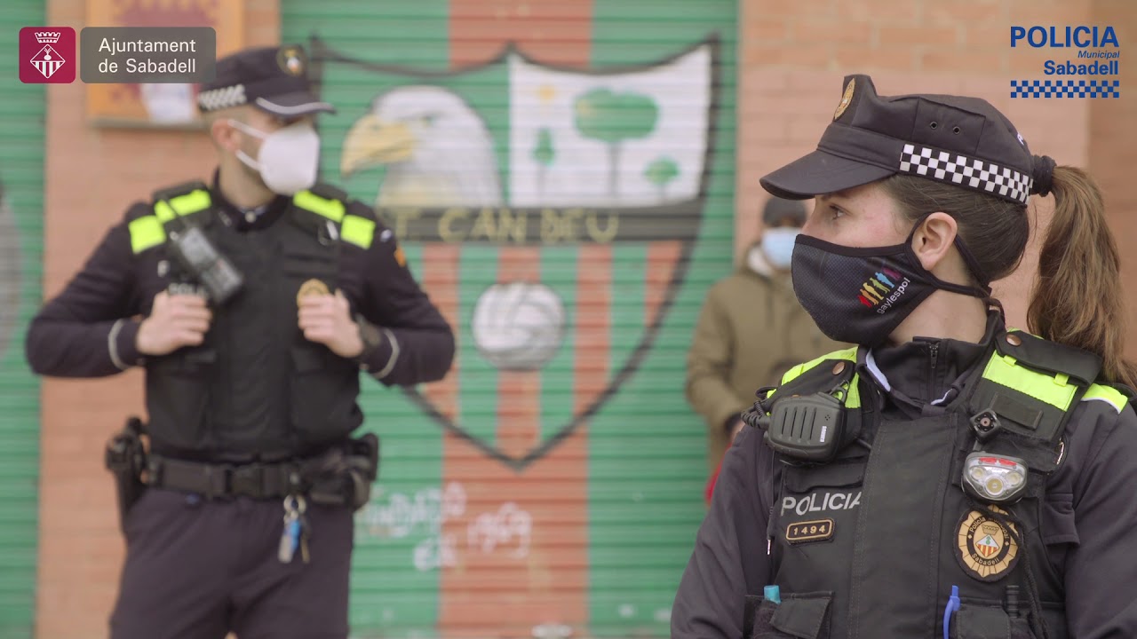 Policia de districte a #Sabadell - YouTube