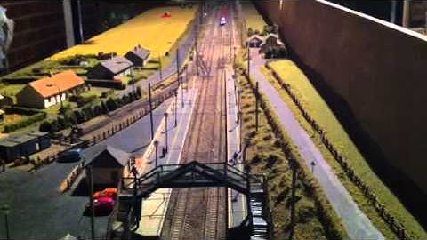 N Gauge Model Railway Modern Image - Farish Virgin Voyager