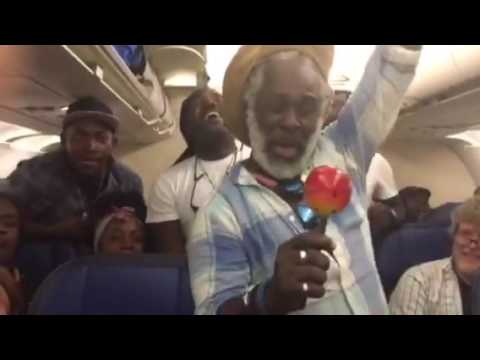 6 saatlik rötarda bedava konser 1 Haberler Prayers for our fellow delayed passengers! Amwalaye!