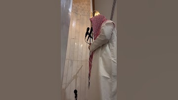 امام المسجد الصغير بحي الخالدية في الرياض القارئ عبدالرحمن ناجي يقلد الليحدان #عبدالرحمن_ناجي