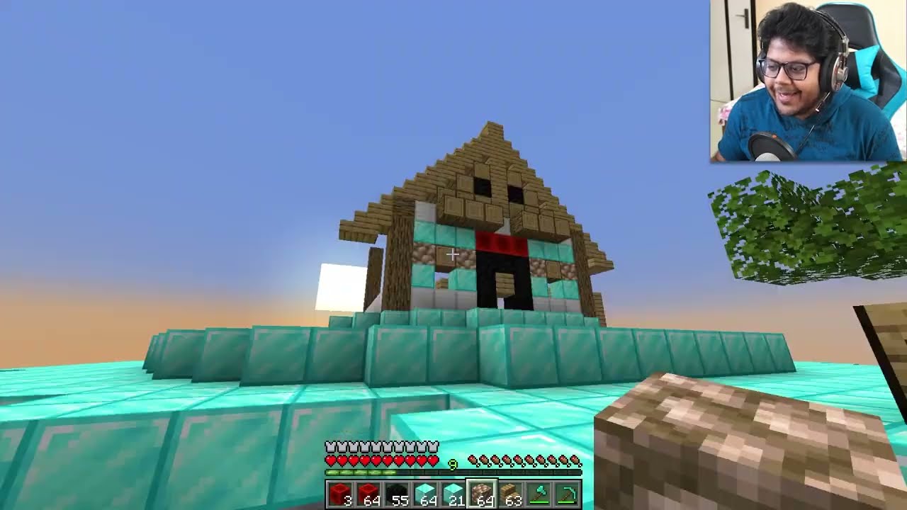 NOOB vs PRO: SPHERE PLANET Survival Battle CHALLENGE in Minecraft 😱