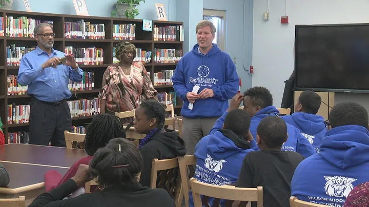 Mayor Keller joins UNM students to meet with at-risk middle schoolers
