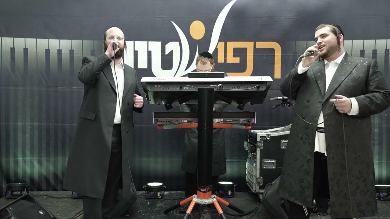 מני שטרייכר בשיר 'הנרות הללו קודש הם'