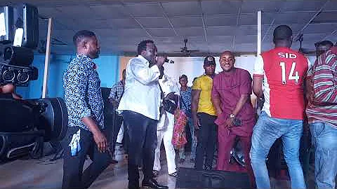 FANS STORM SAHEED OSUPA'S STAGE AT FUJI VIBRATION