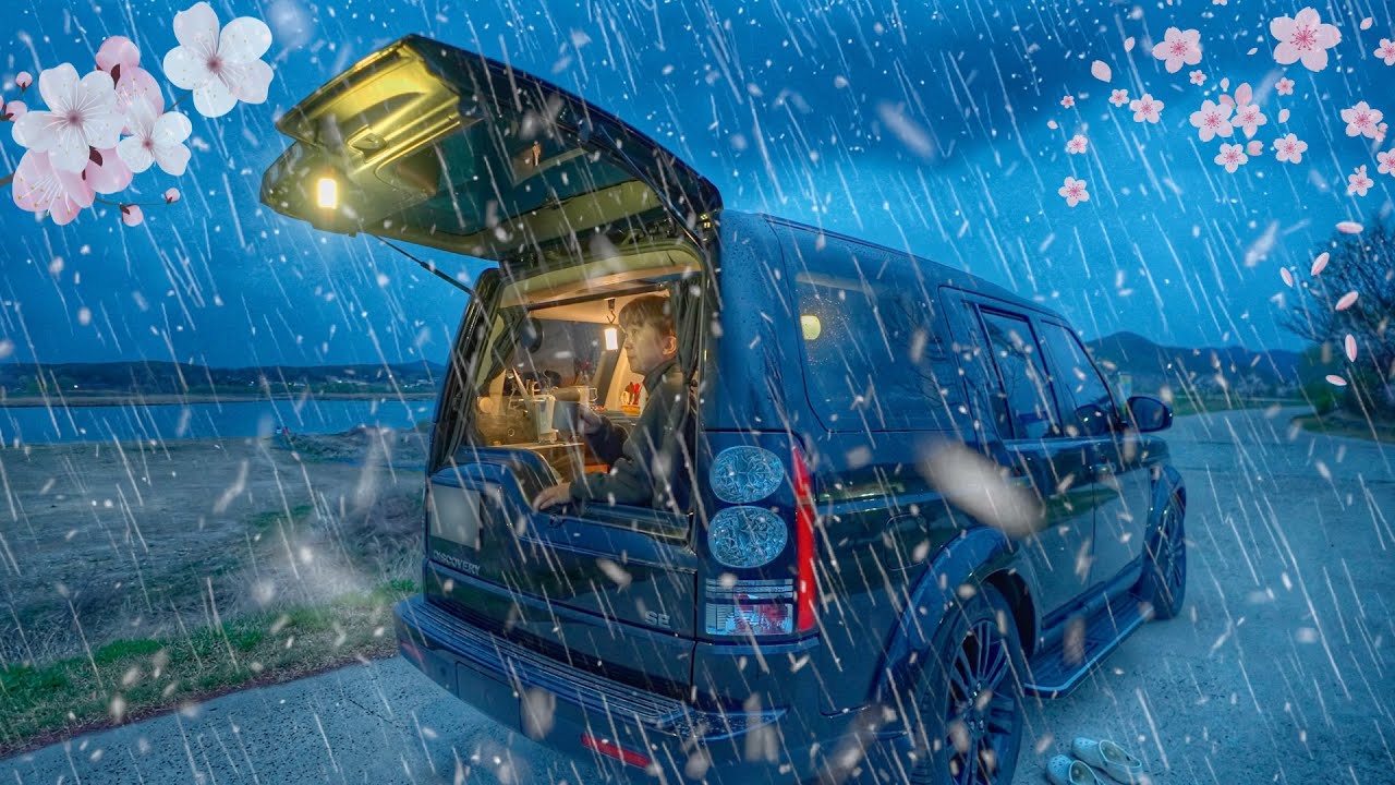 Кемпинг на машине под дождем, цветущей сакурой и даже снегом и порывами ветра? ☔️🌸❄️💨