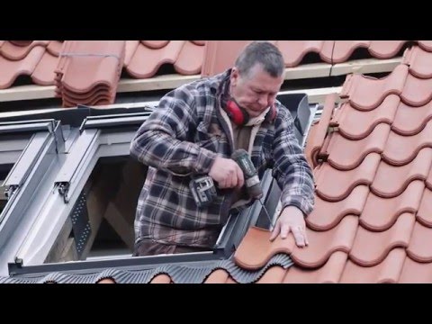 Video: Hvordan installerer man persienner i et ovenlysvindue?