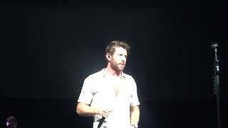 Brett Eldredge sings "No Stopping You" live at PNC Music Pavilion