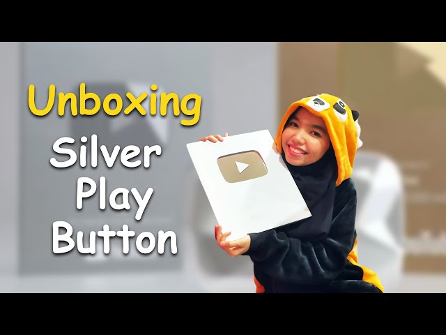 UNBOXING SILVER PLAY BUTTON MALAYSIA TQ KORANG❤️🥰 class=