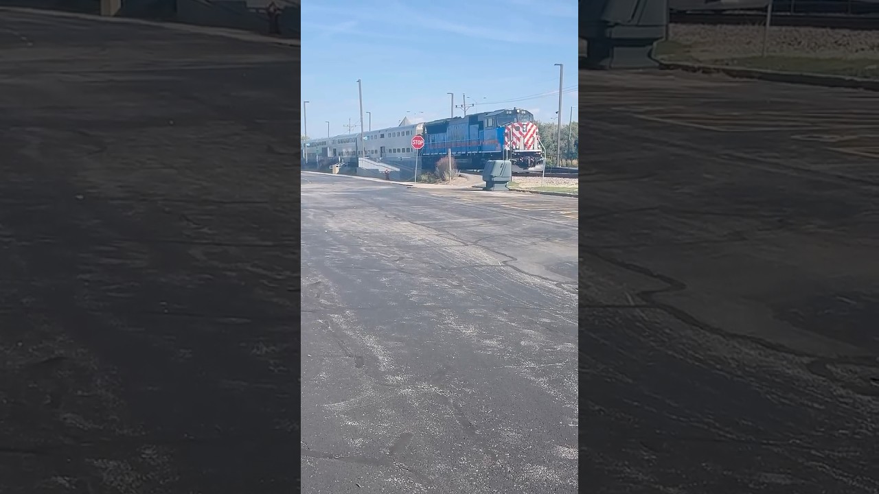 First railfanning video in a bit! Metra 518 leads a milwakee west district train out of the station!