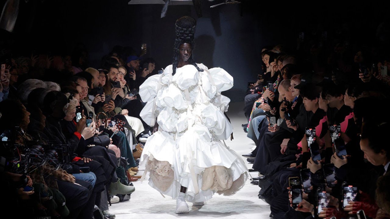 COMME des GARÇONS フランス グラン Comme des Garçons Fall/Winter 2024/25 Paris - YouTube