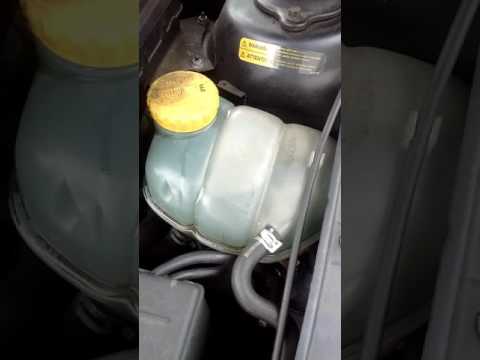 Video: Hoe ruim je gemorste koelvloeistof van de oprit op?