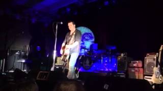 Willy Braun plays Papa was a Rodeo (live, acoustic)