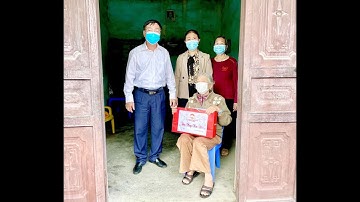 MTTQ trao quà Tết cho gia đình có hoàn cảnh khó khăn đặc biệt bị ảnh hưởng bởi dịch Covid-19