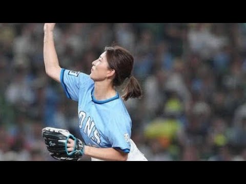 🎯⛳✨さらさらポニーテールが舞う夏のマウンド⚾💙 “ゴルフ界の北川景子”植手桃子、笑顔で魅せたワンバウンド投球