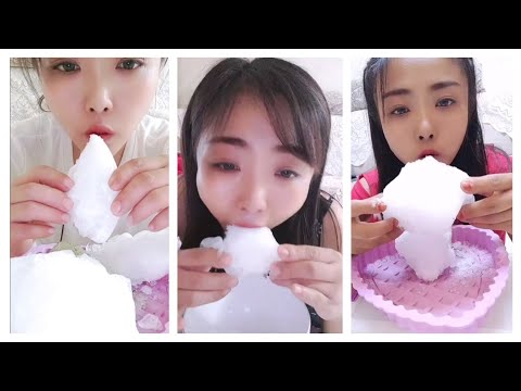 Eating Ice ASMR Her Crunchy White Ice ❄️ 吃冰 ｜ 얼음 먹기 ｜ 氷を食べる