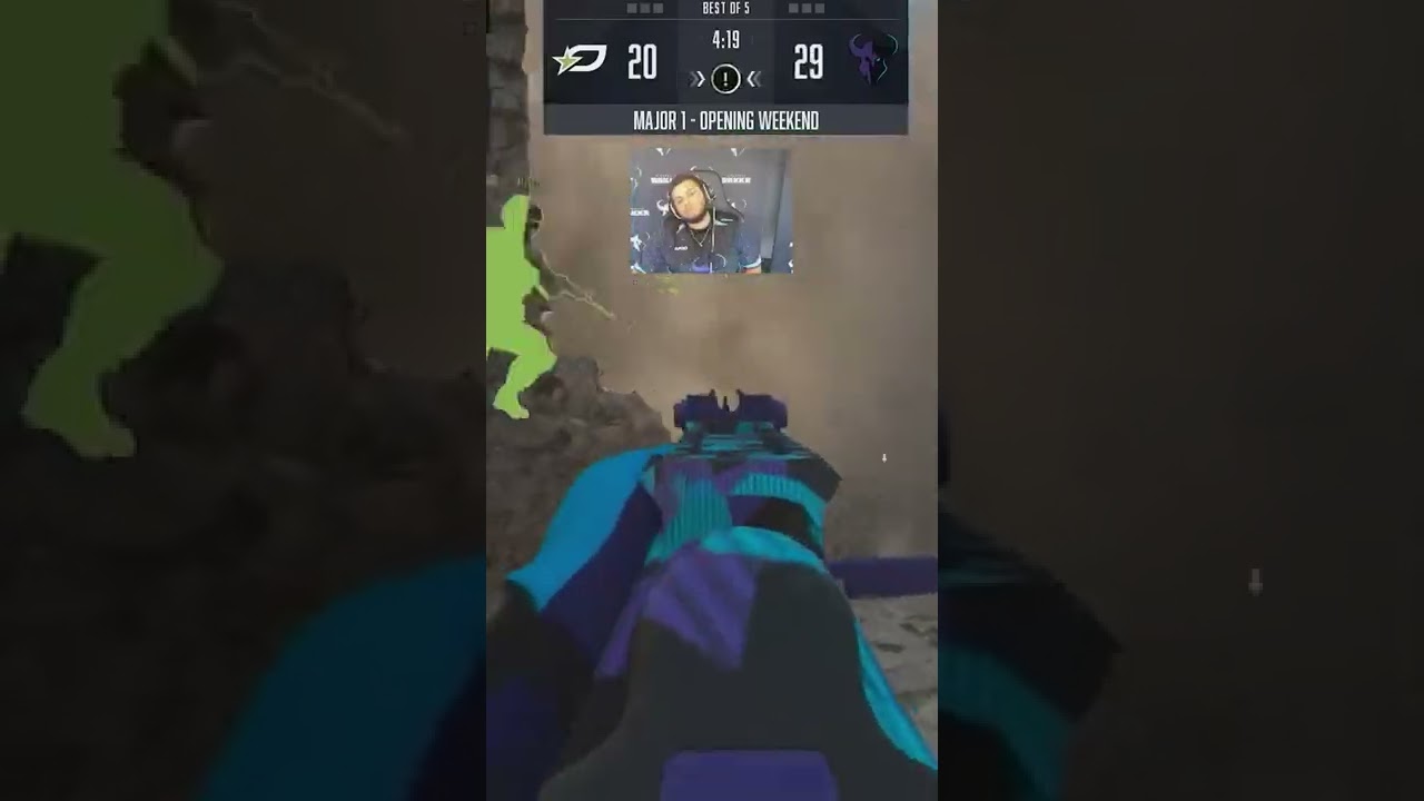 Afro looks like he's sleeping mid match LOL 