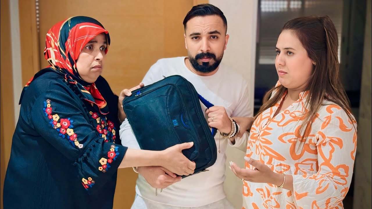 فيلم قصير: بسباب الغيرة من خوه😨حيت عايش برا💔شفر ليه فلوس أو وراق😱💔لكن أم في أخير..(نهاية صادمة)😨💔