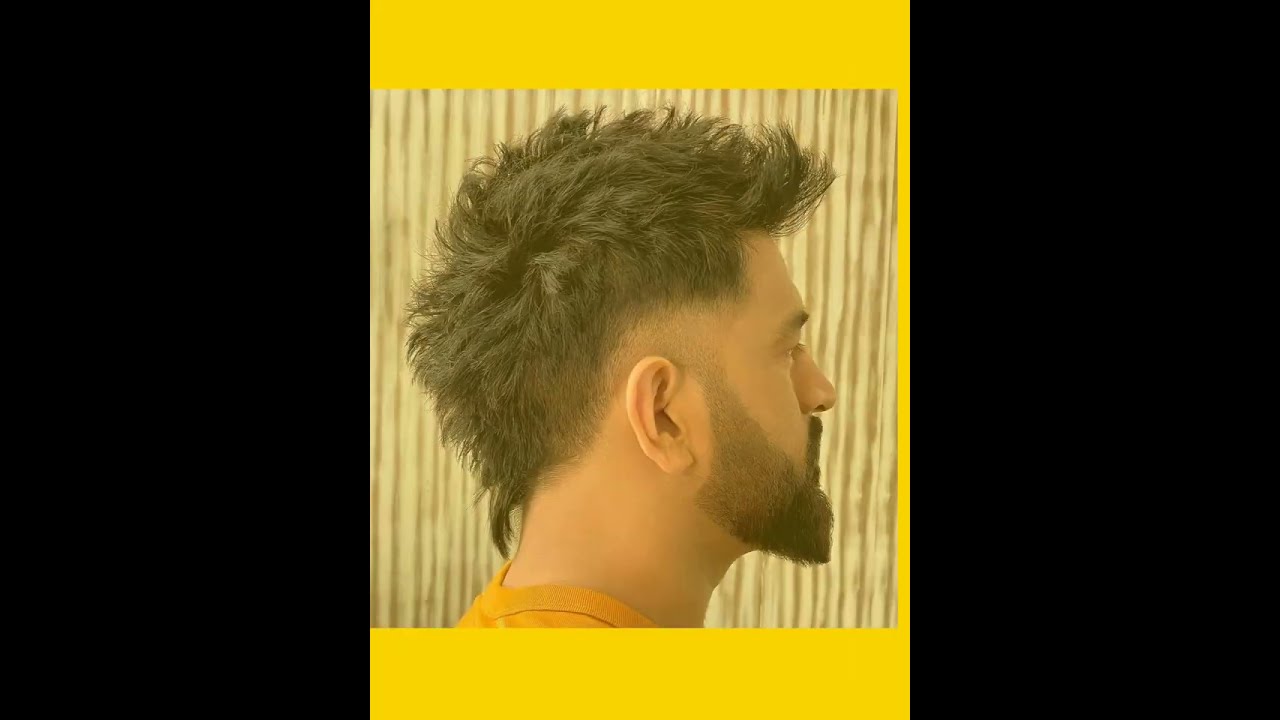 Australian journalist Chloe-Amanda Bailey reacts to MS Dhoni's new hairstyle  at the IPL 2023 | Cricket Times