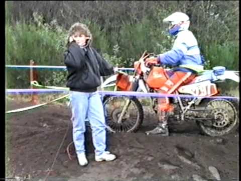 VHS-c opname van de 1989 enduro kampioensrit in en rond Havelte. In deze wedstrijd is een motorfiets en rijder gewisseld na een voetbreuk. VHS-c recording of the 1989 Open Dutch Championship closing 2-days event around Havelte, Holland. During this race we changed rider and bike because of injury. VHS-c enrÃ©gistrement des 1989 2-jours du Championnat Enduro Pays-Bas Ã  Havelte. J'ai pris la place d'une pilote qui etait blessÃ©.