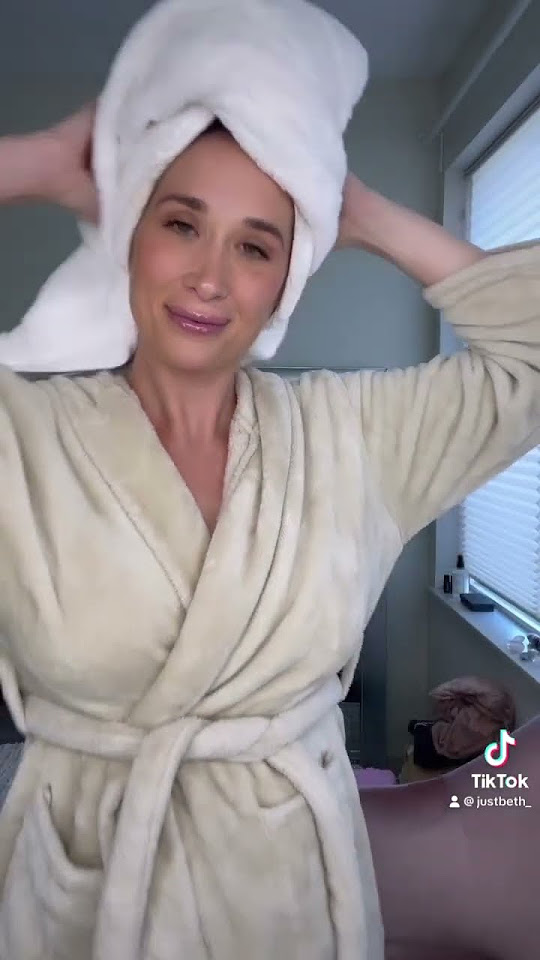  My hair wash routine. That is all. - YouTube