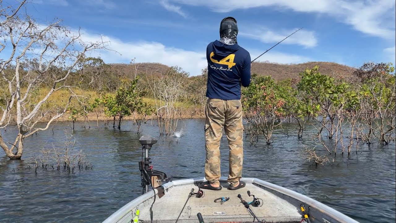 Pescaria no lago de Serra da Mesa. Acampamento e muito vento.
