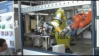 Robotik mal anders: Roboter schenkt Bier aus