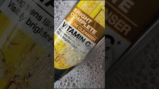 Garnier vitamin C serum cleanser 🍋🎀 bright in one wash ✨#garnier #skincare #easybeauty #brightskin