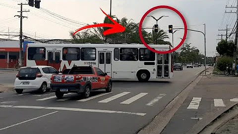 O que significa o sinal vermelho para o pedestre?