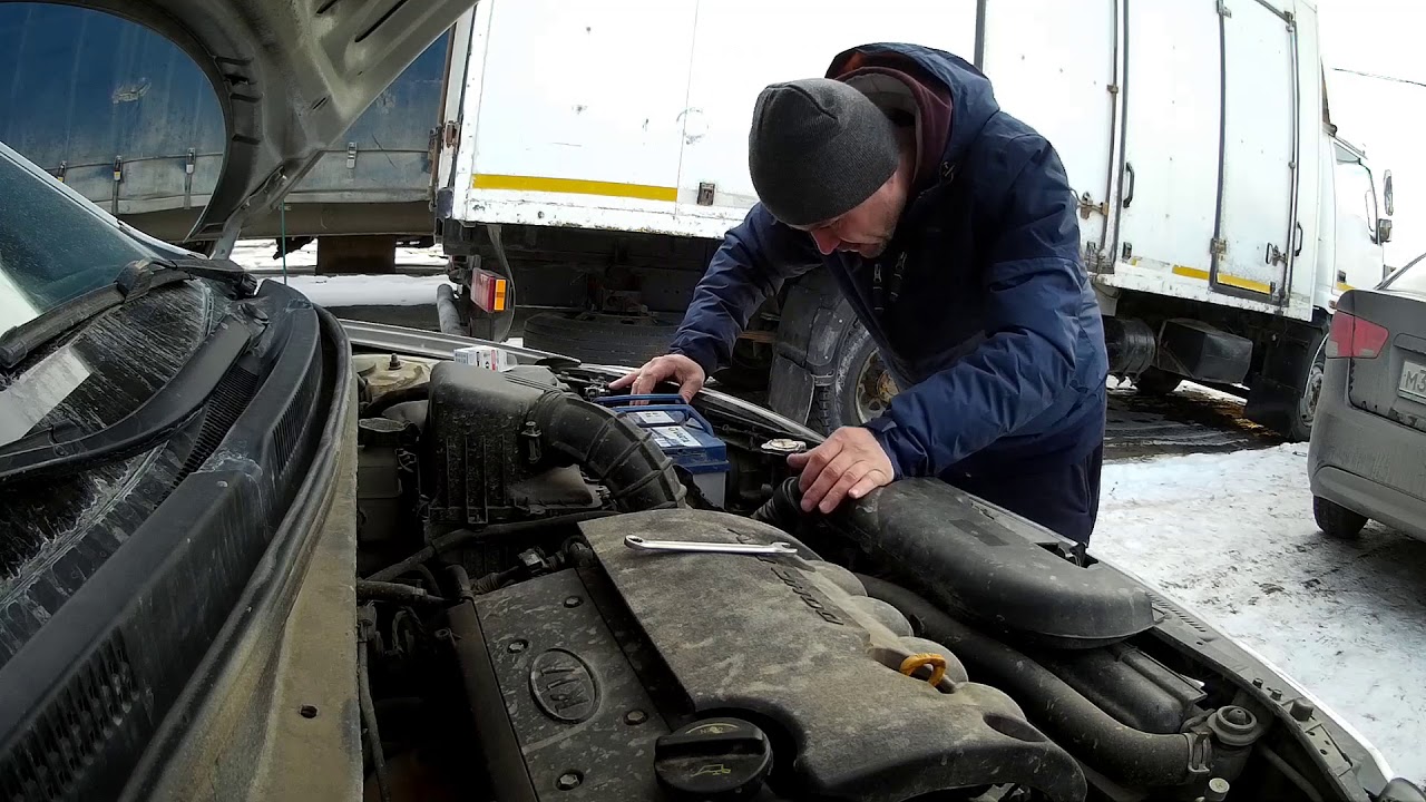 Замена лампочки в фаре киа сид - YouTube