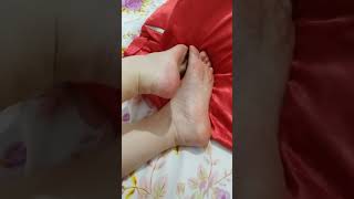 Tag Dos Pés Mostrando As Solinhas Rosadas Toe Tag Showing The Pink Soles