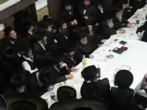 R' Yisrael Hager of Viznitz singing Kvodo