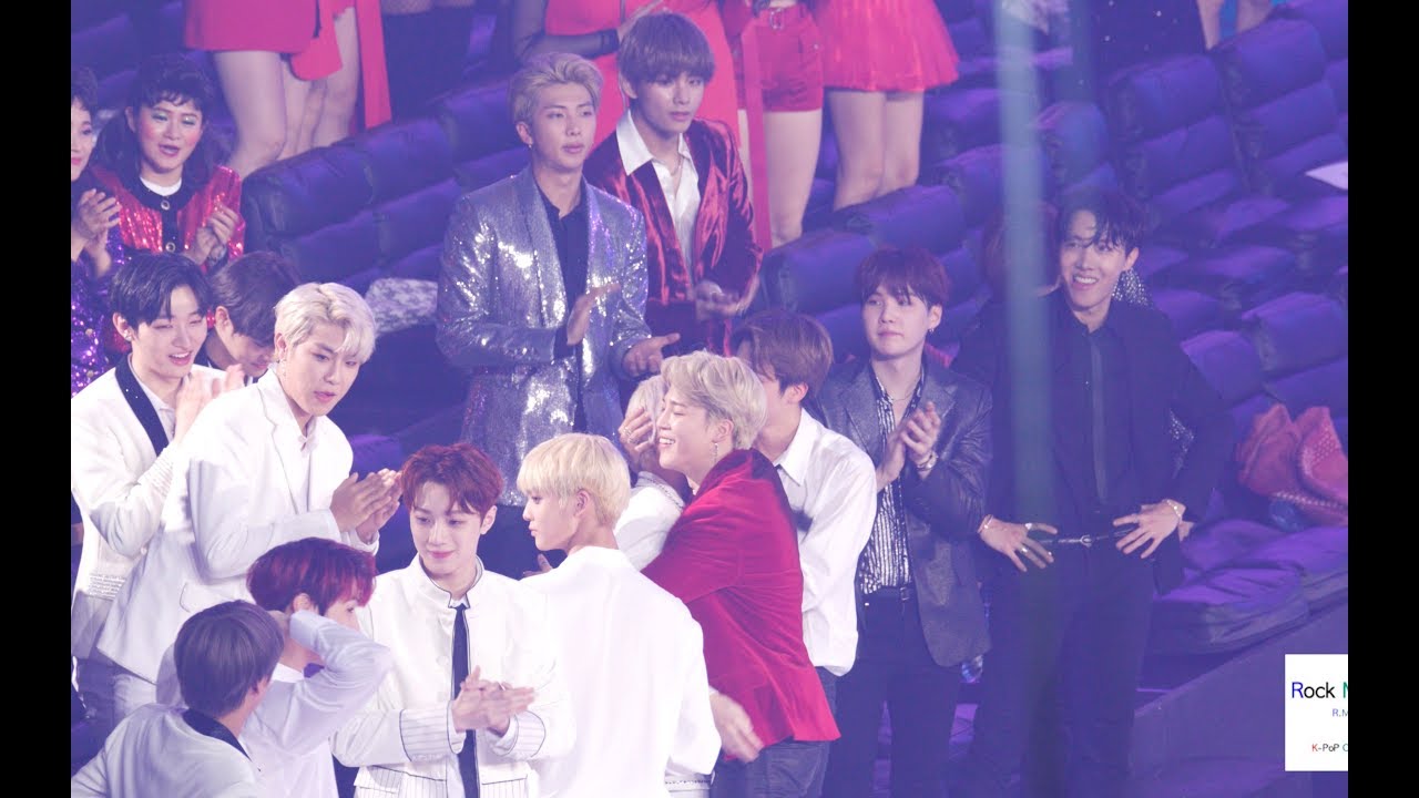 워너원 수상을 축하해주는 방탄소년단 (BTS)[4K 60P RAW 직캠]@181106 락뮤직