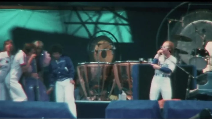 Elton John - The Bitch Is Back (Live at Dodger Stadium, 1975)