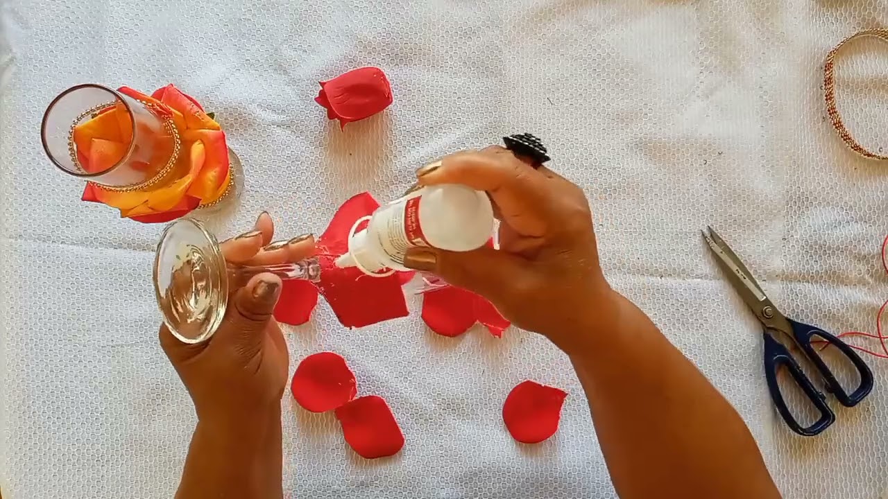 PASSO A PASSO DE COMO DECORAR TAÇA COM PÉTALAS DE ROSAS [Nilza Criativa]