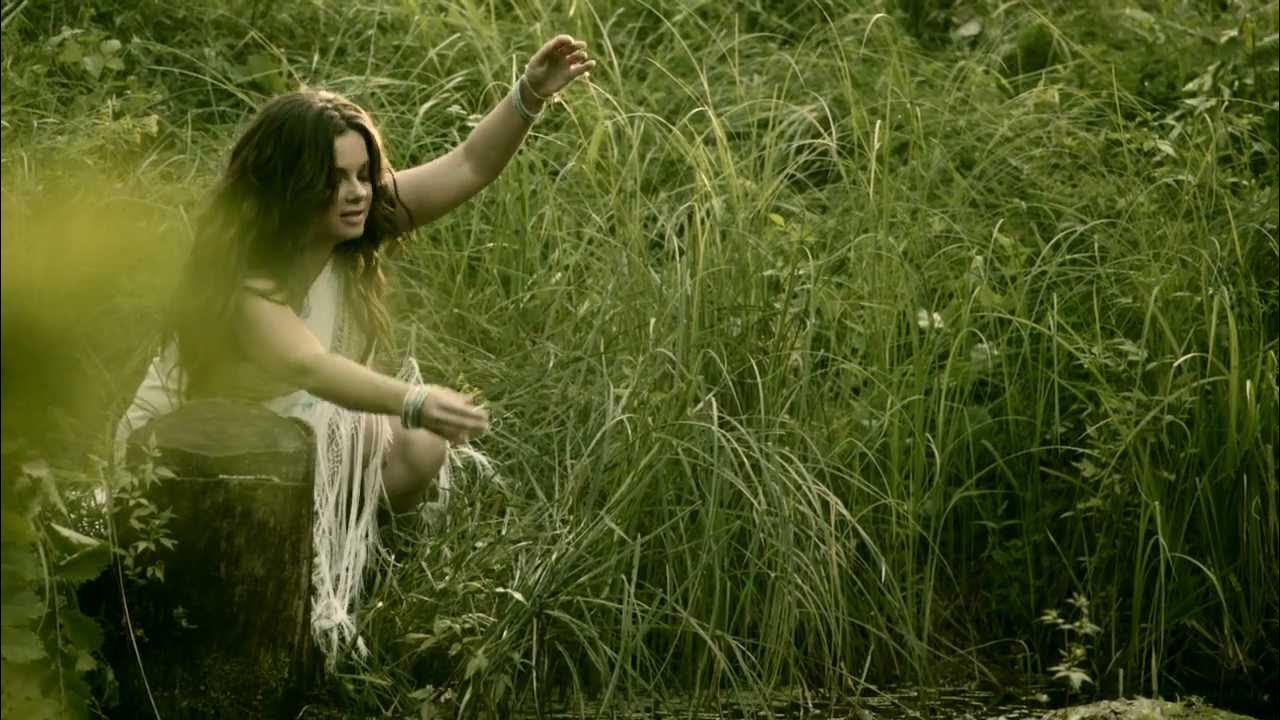 Клип песни мой мир. Клипы 2013. Клип песни фугевон. Ютуб песня любви водопа. Royal bliss.